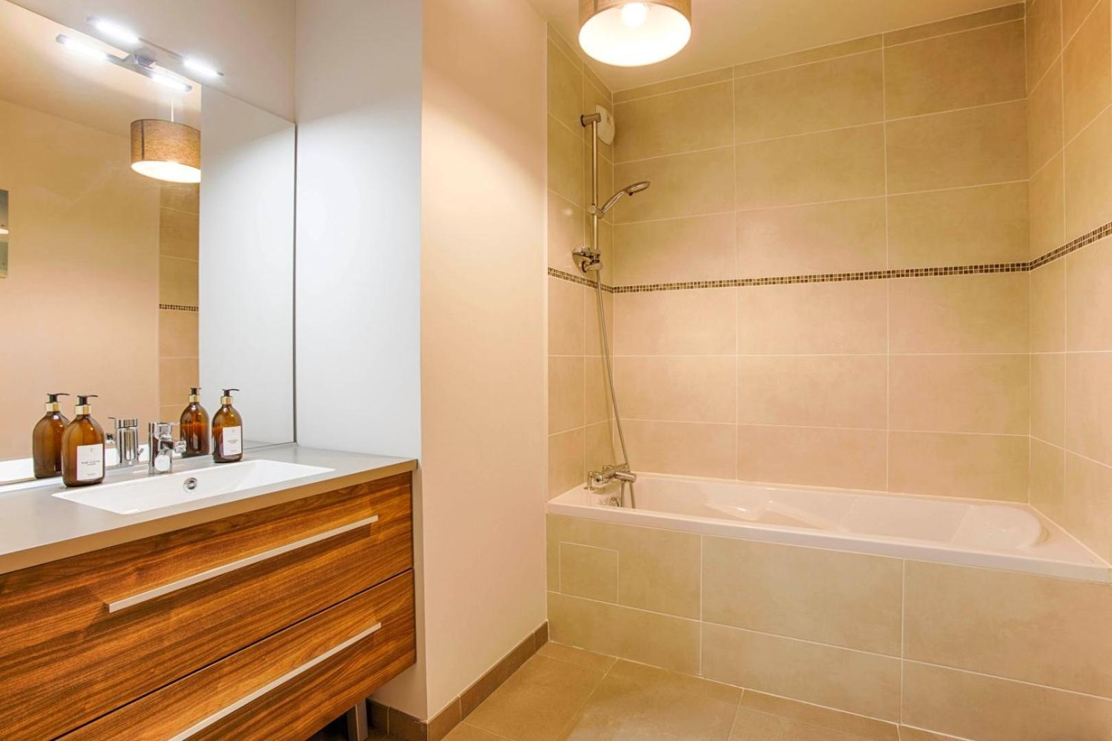 Panoramic Suite Unique View & Private Parking Caen Exterior foto